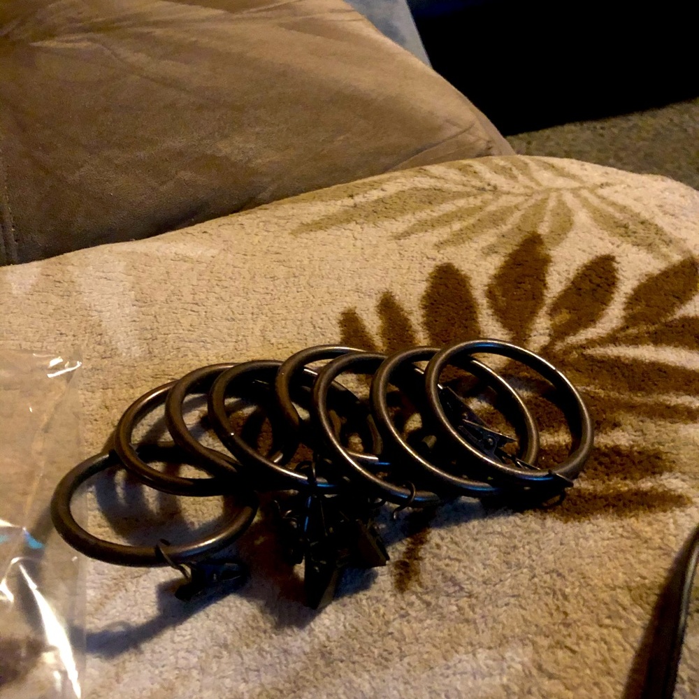 26 curtain hoops, circular w/clips-approx 2" round